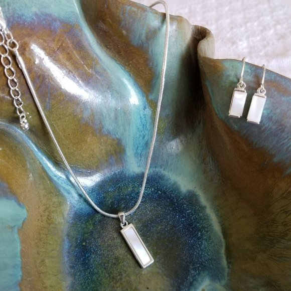 Silver and Mother of Pearl Necklace and Dangle Earring Fashion Jewelry Set JJ327 - Picture 1 of 5